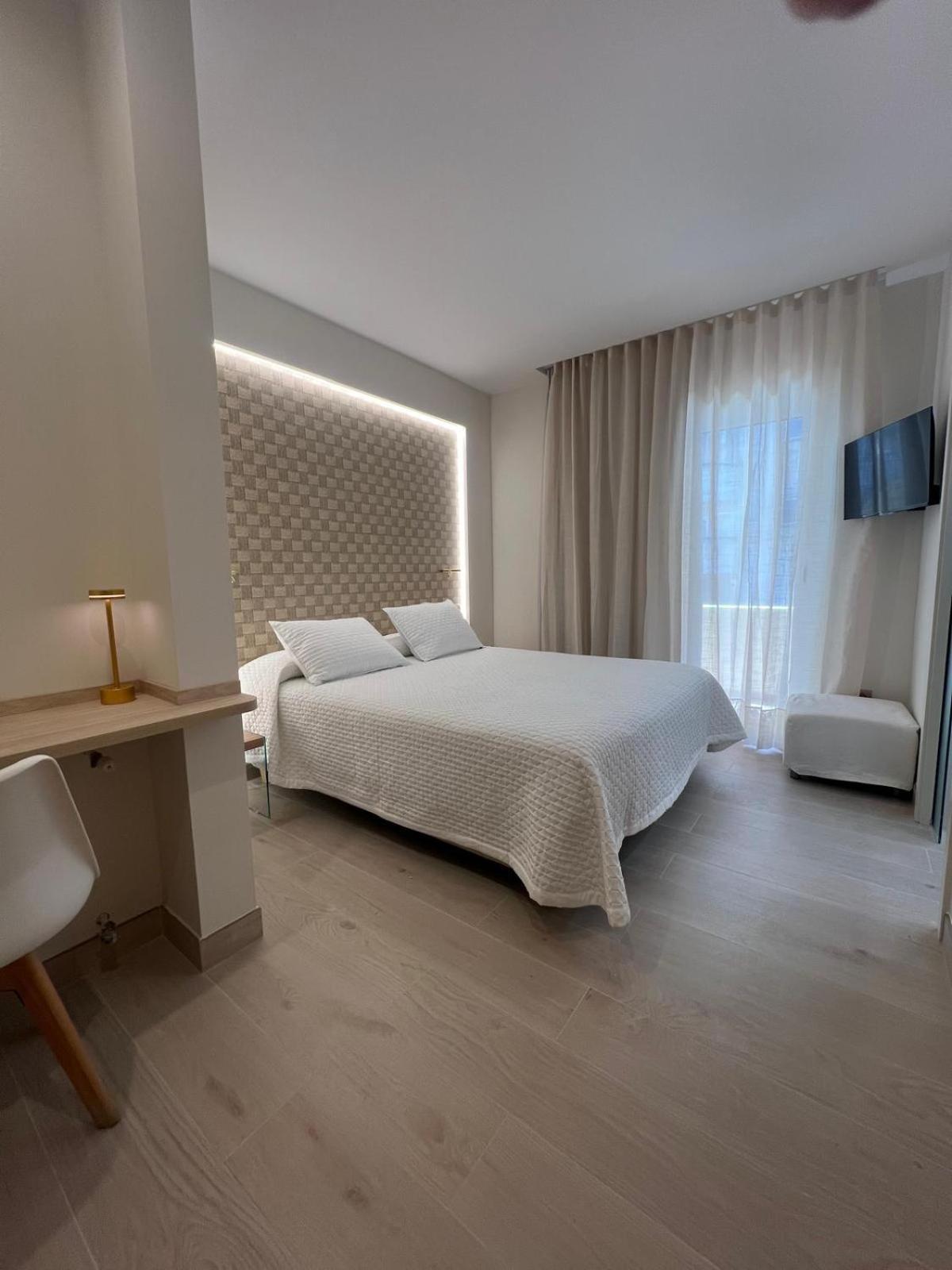 Hotel Restaurant Llansola Sant Carlos de la Ràpita Dış mekan fotoğraf
