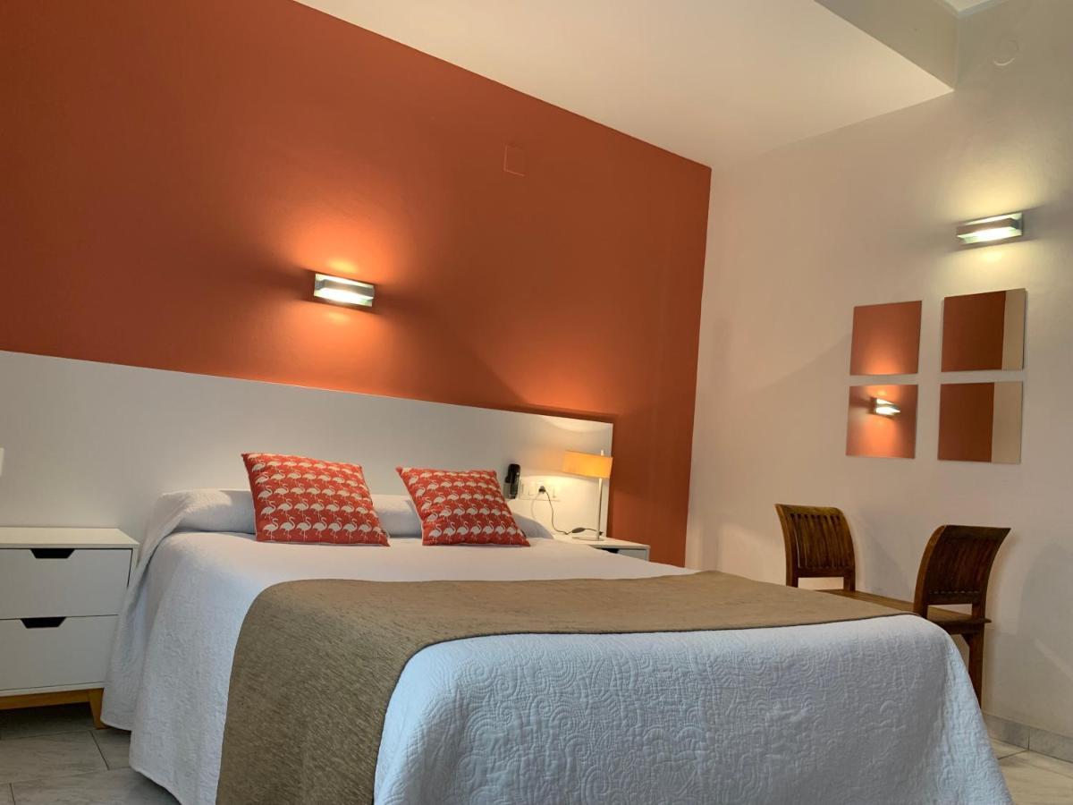 Hotel Restaurant Llansola Sant Carlos de la Ràpita Dış mekan fotoğraf