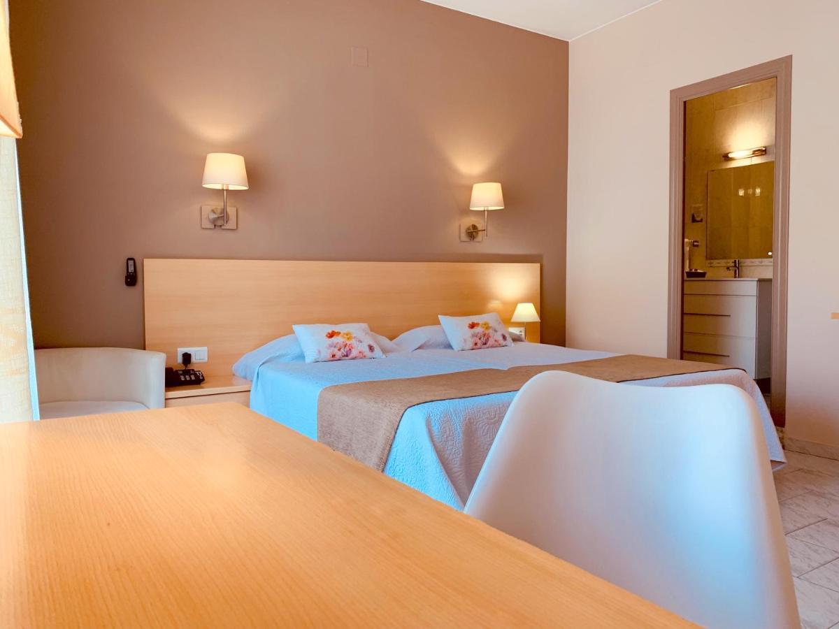Hotel Restaurant Llansola Sant Carlos de la Ràpita Dış mekan fotoğraf