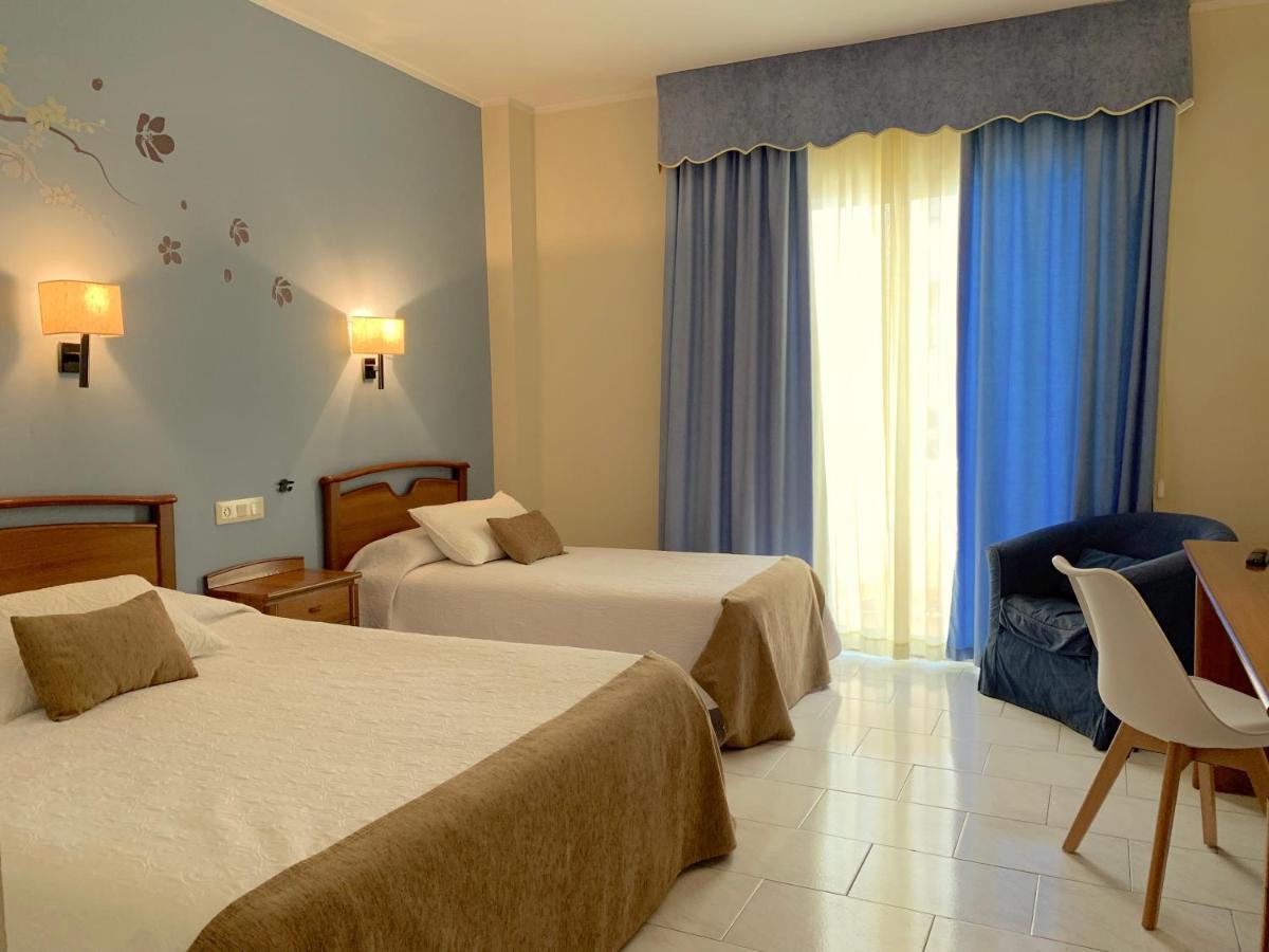 Hotel Restaurant Llansola Sant Carlos de la Ràpita Dış mekan fotoğraf