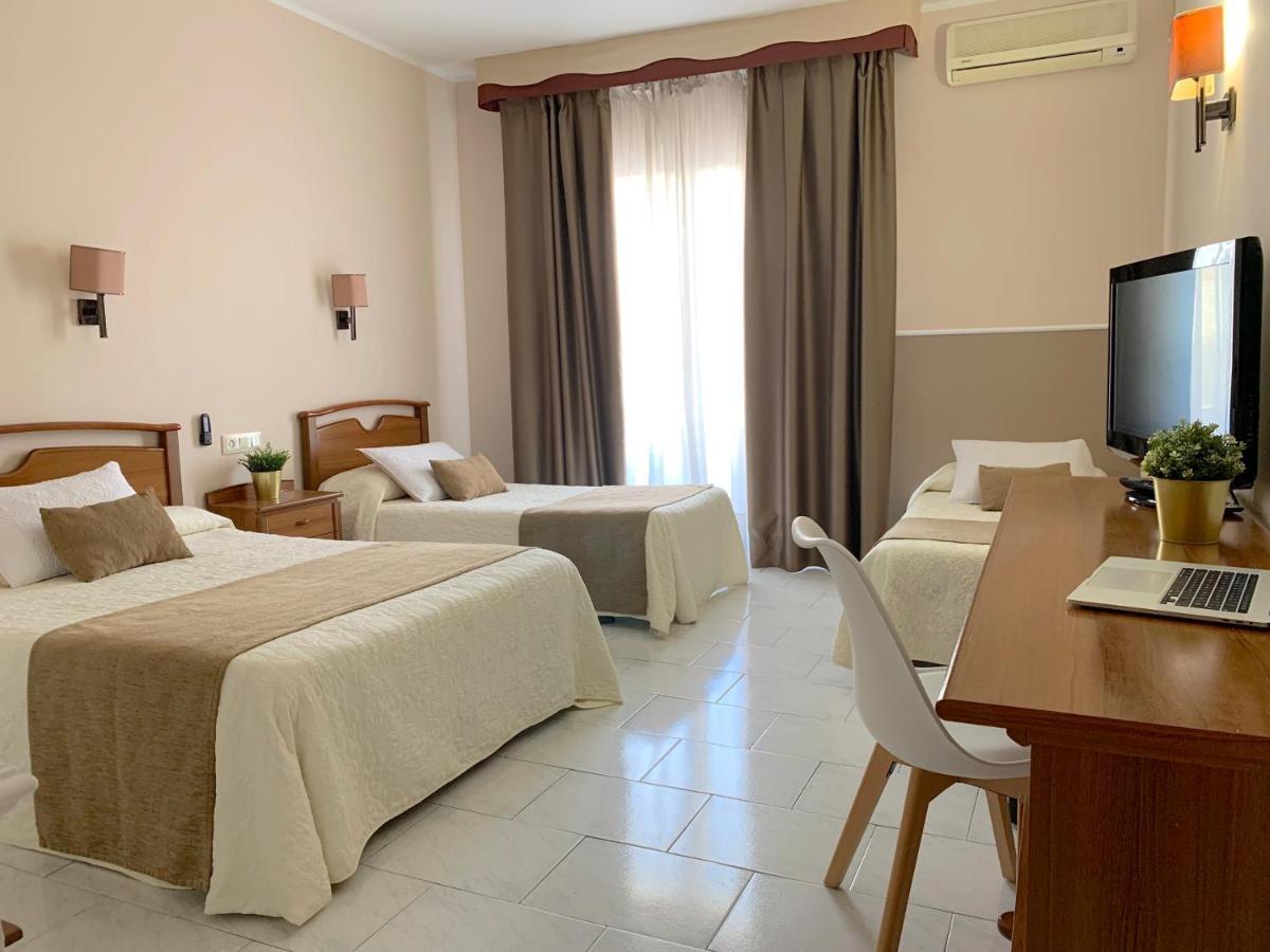 Hotel Restaurant Llansola Sant Carlos de la Ràpita Dış mekan fotoğraf